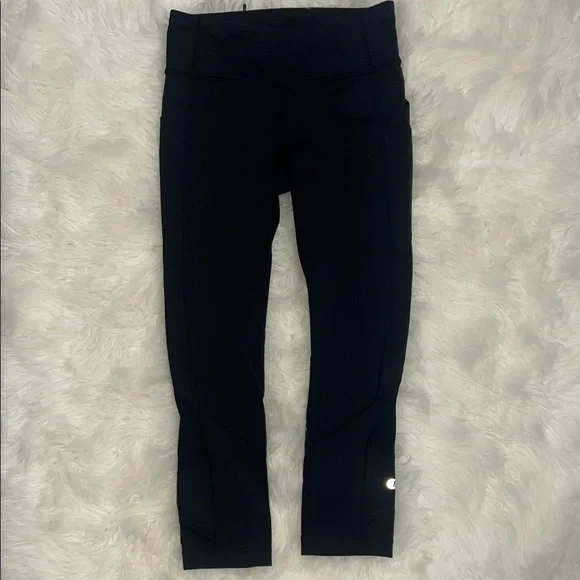 Lululemon 21” Crop Black Leggings - Picture 1 of 6